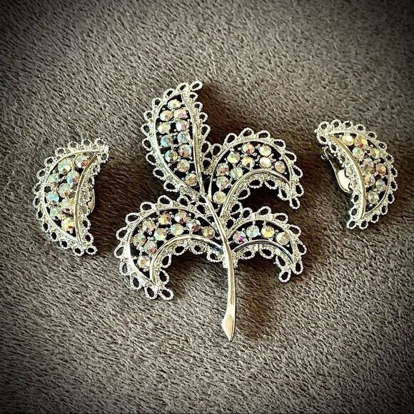 Emmons vintage ab rhinestone filagree leaf earrings and  matching pin set mint - Picture 1 of 16